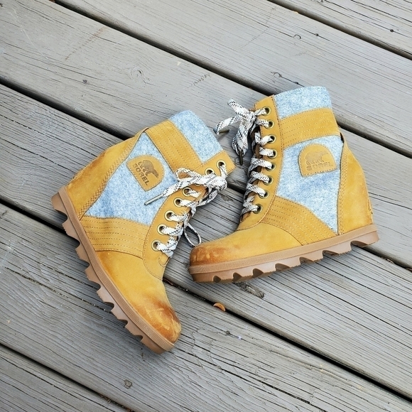 Sorel Lexie Camel Tan Leather Gray Fleece Wedge Lace Up Burnished Ankle Boots - Picture 3 of 9